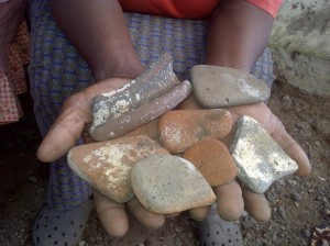 uMama kaNgomani with recovered clay pot shards